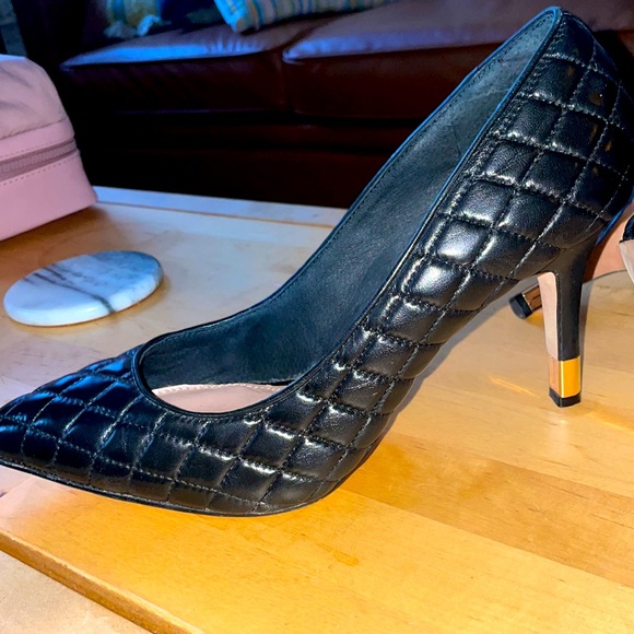 CLOSING- LAST CHANCE- MAKE OFFER -Vince Camuto Diamond Quilted Black Leather - Picture 7 of 9